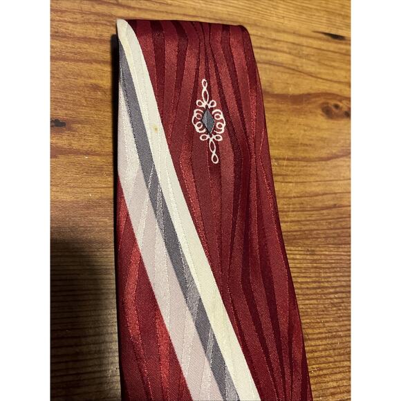 Vintage Necktie Regal Cravat Schneider’s Mens Store Embroidered Red Striped Tie - Picture 11 of 12